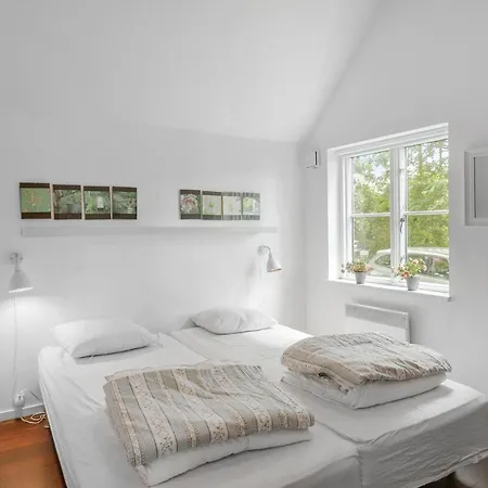 5 Bedroom Beautiful In *