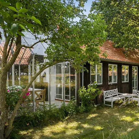 5 Bedroom Beautiful In Holiday home Askeby