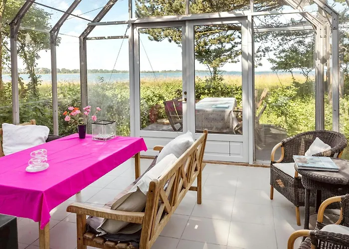 5 Bedroom Gorgeous In Prázdninový dům Askeby